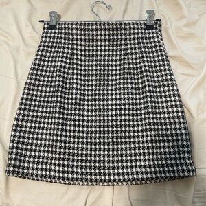 Zara Black and White houndstooth Mini Skirt